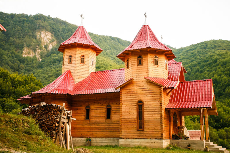 Schitul „Sfinții Români”