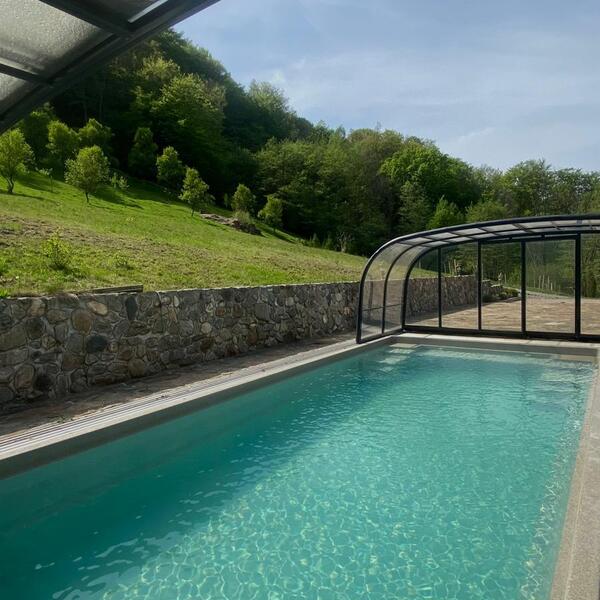 Piscina încălzită a pensiunii